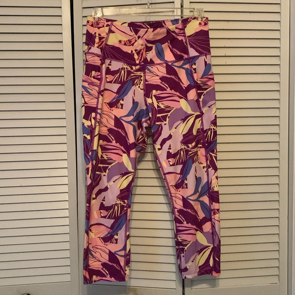 Avia stretch capri workout pants
